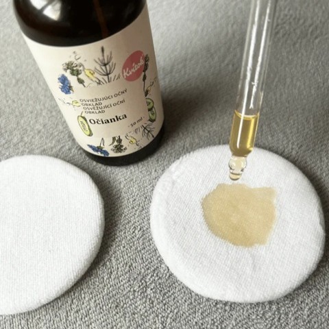 Kvitok Očianka – viditeľné upokojenie, redukcia opuchov a jemných vrások