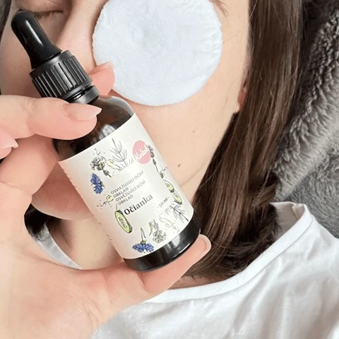 Kvitok Očianka – jednoduchá aplikácia obkladu na zatvorené viečka