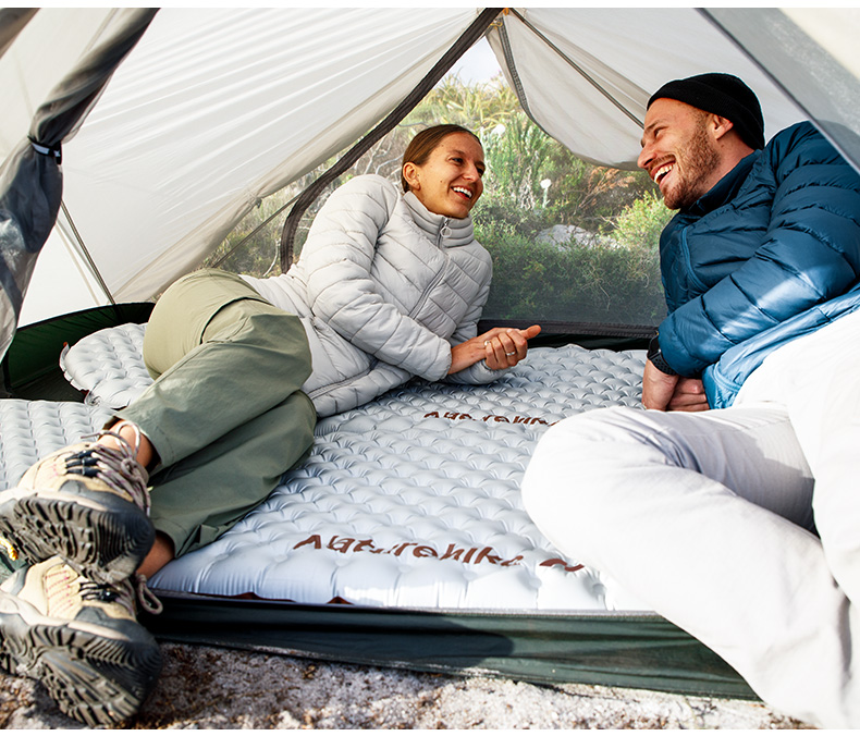 Naturehike R5.8 karimatka rozložená – stříbrná