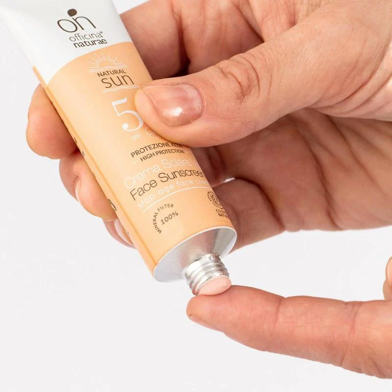 Officina Naturae – zpevňující opalovací krém na tvář SPF 50, bez parfemace (75 ml)